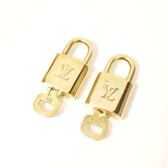 100% Authentic Louis Vuitton Shiny Gold 2 Locks and Keys - Picture 7 of 8